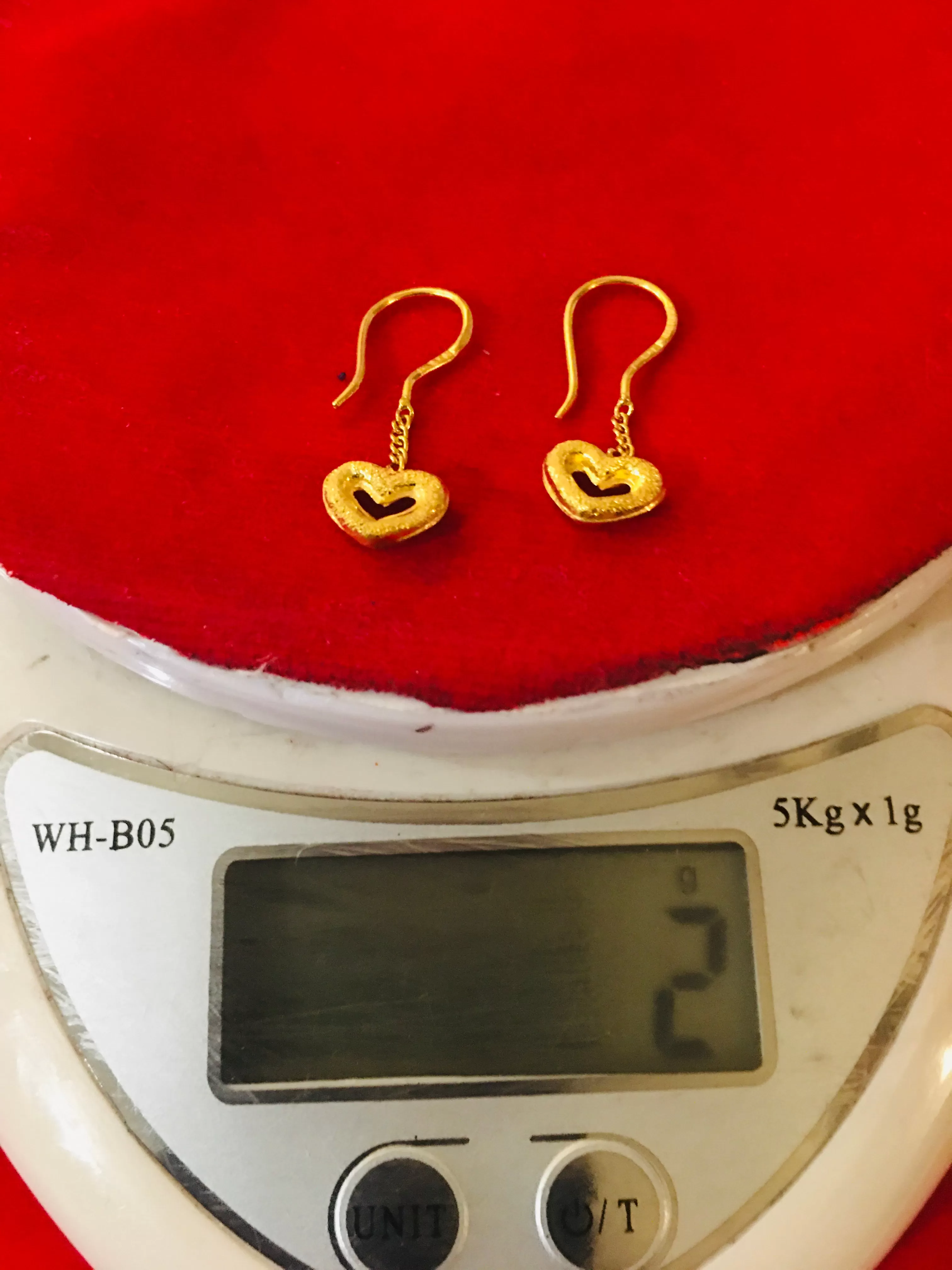 ( SOLD OUT) Item no. SP1012 Bangkok Solid gold hook heart Earrings 2grams