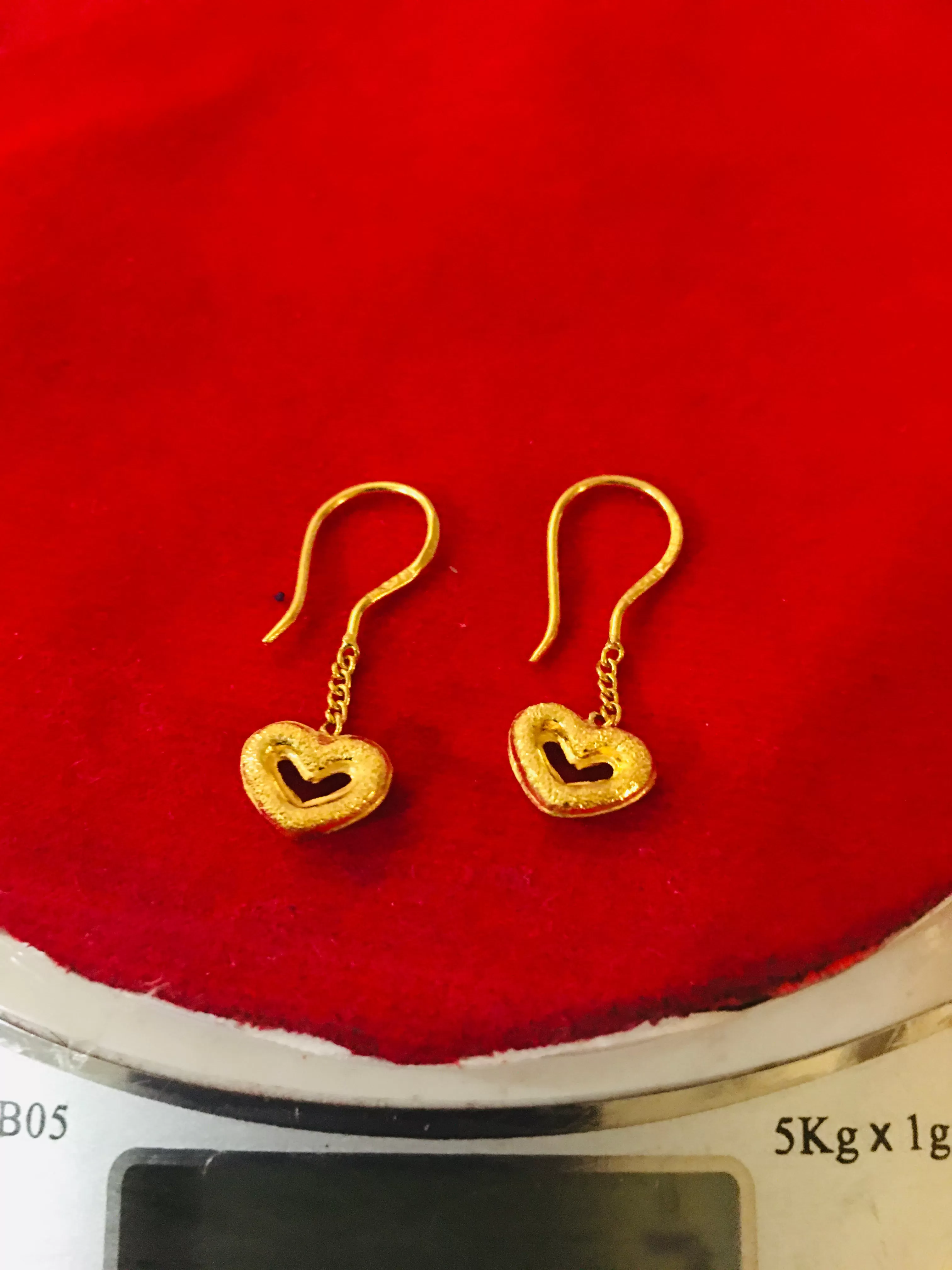 ( SOLD OUT) Item no. SP1012 Bangkok Solid gold hook heart Earrings 2grams