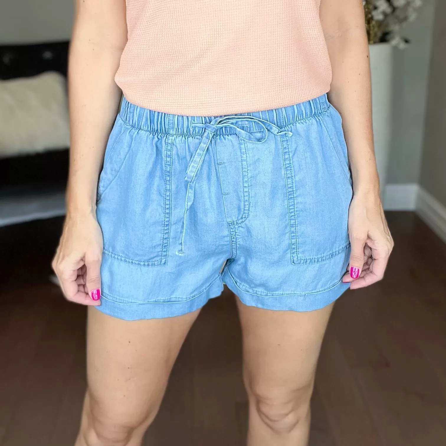 BLUE WOVEN SOLID DRAWSTRING SHORTS