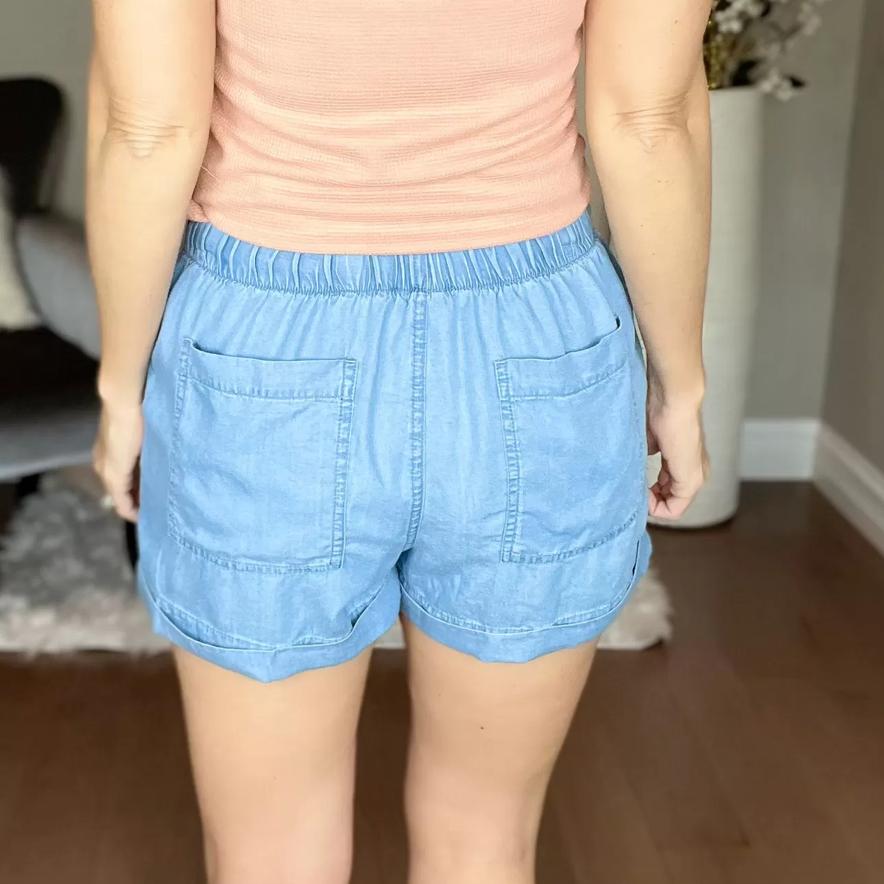 BLUE WOVEN SOLID DRAWSTRING SHORTS