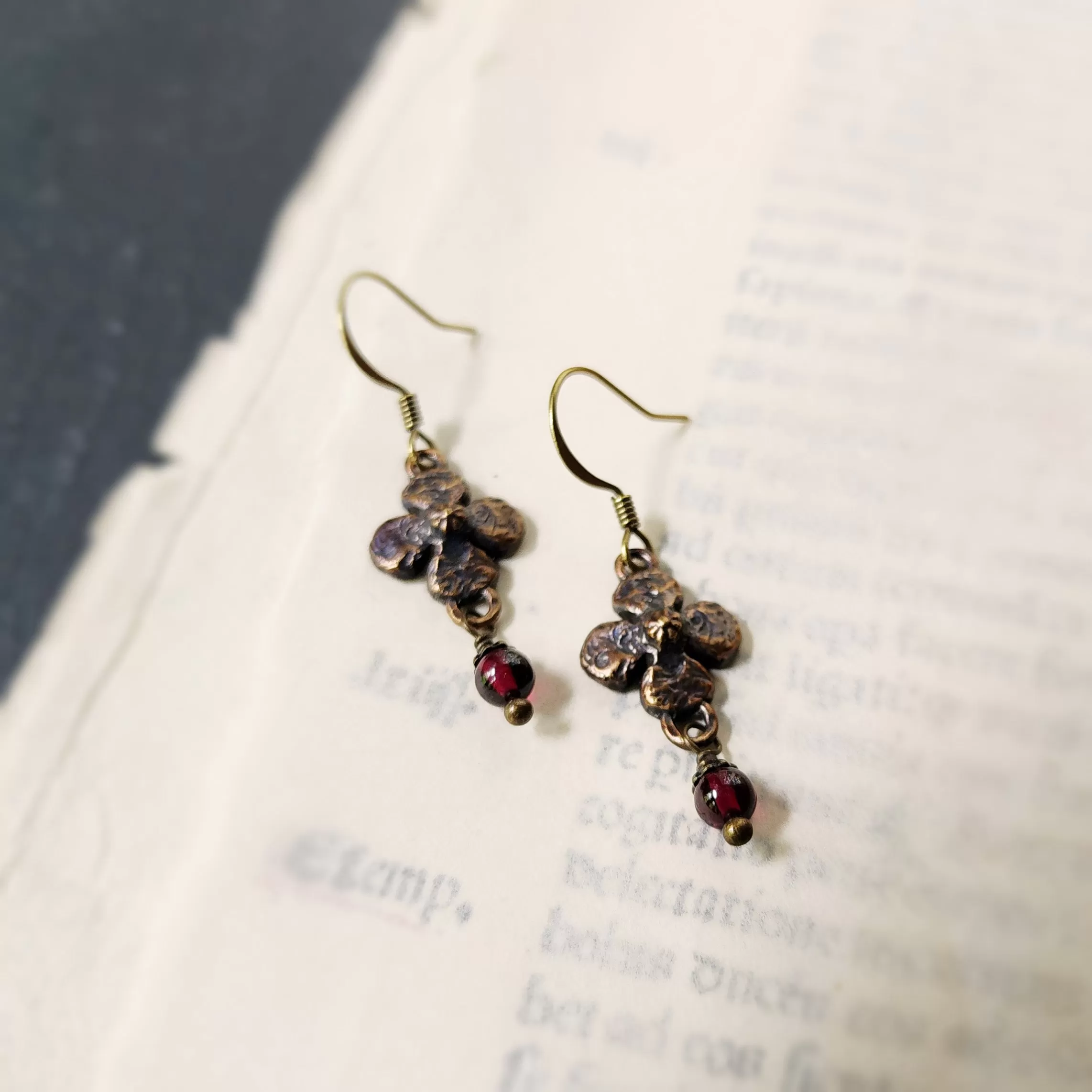 clover earrings : garnet & antiqued bronze