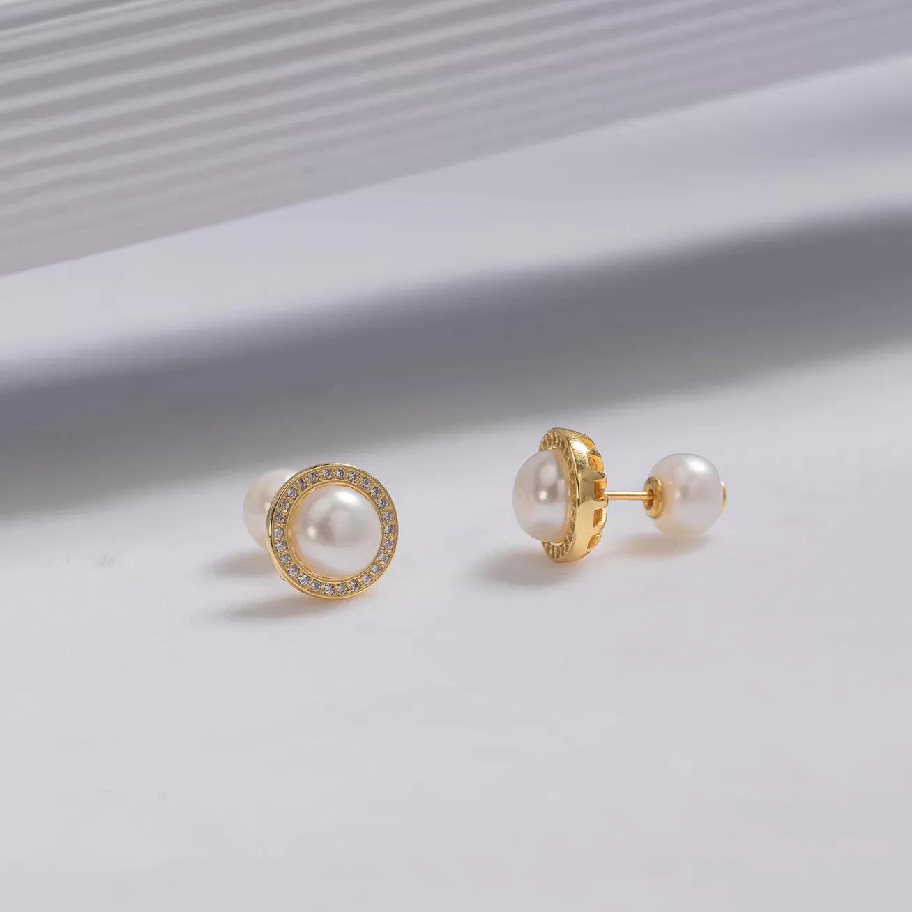 Elegant Freshwater Pearl Earrings WE00545