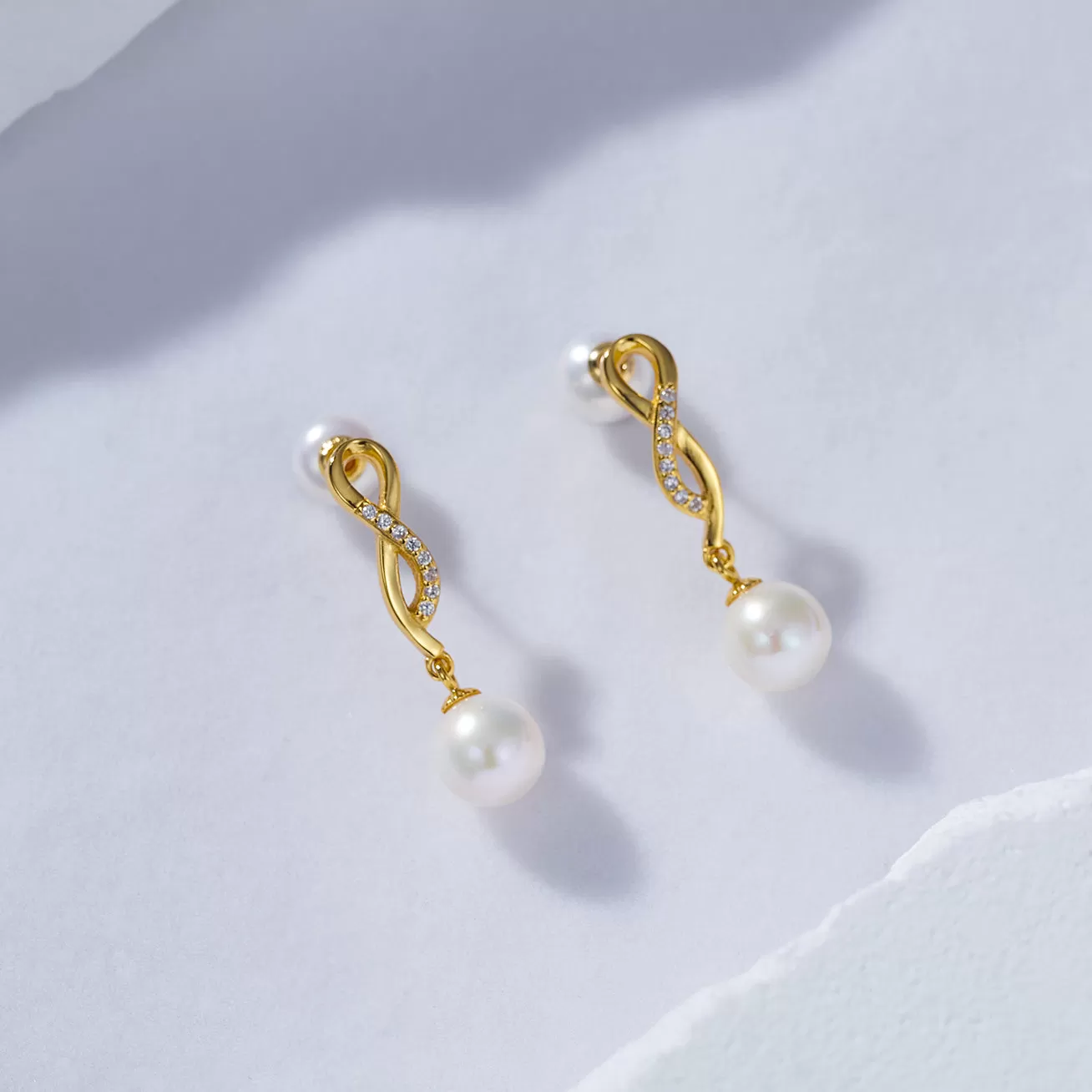 Elegant Freshwater Pearl Earrings WE00633