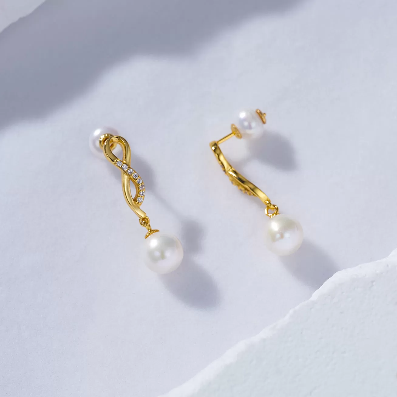 Elegant Freshwater Pearl Earrings WE00633