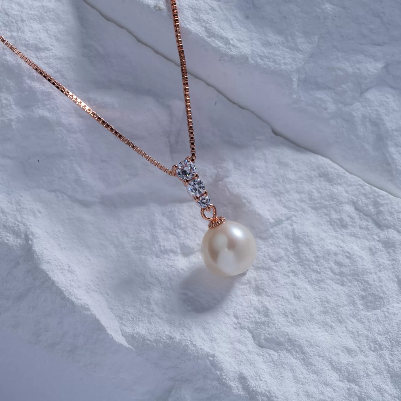 Elegant Freshwater Pearl Necklace WN00489