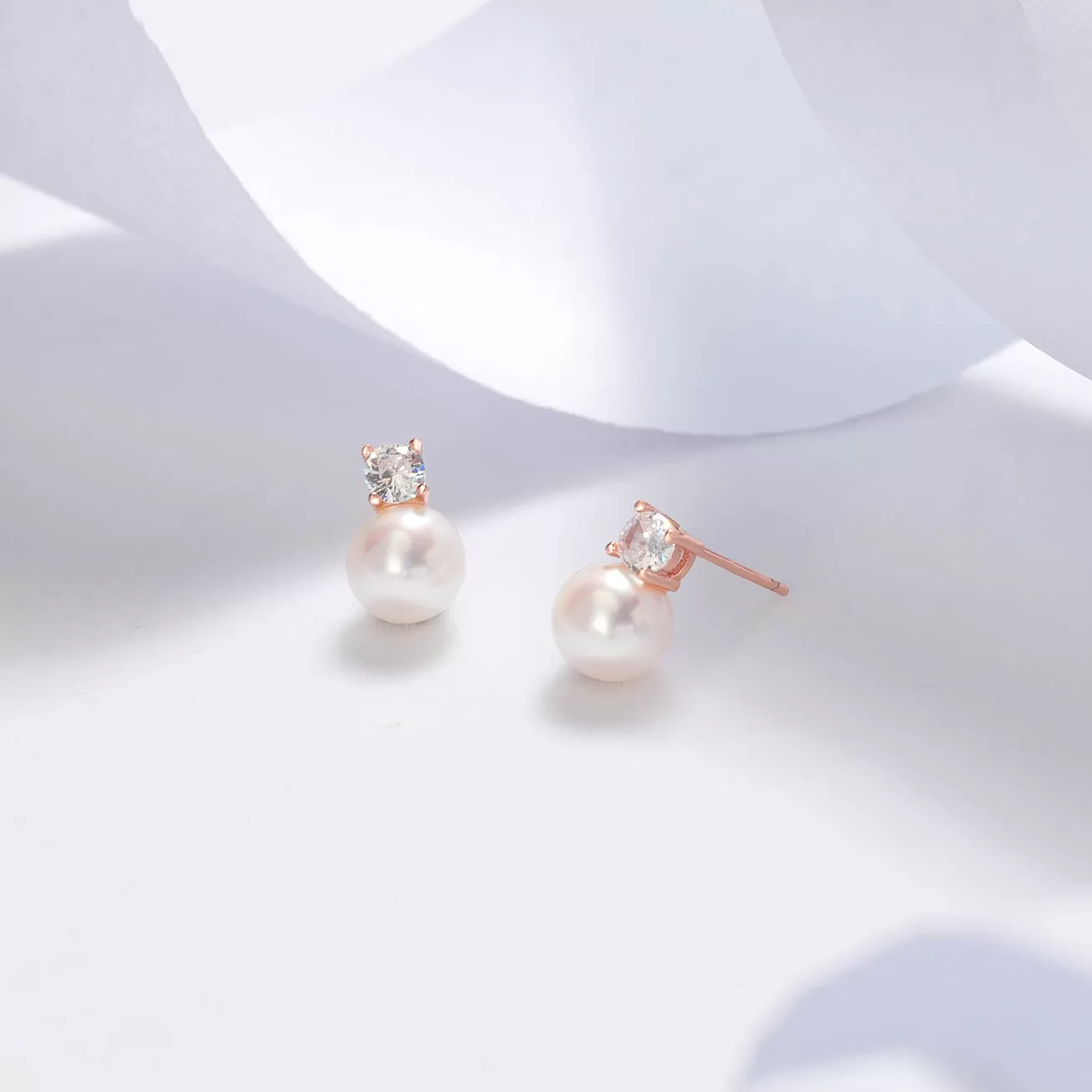 Elegant Freshwater Round Pearl Earrings WE00541