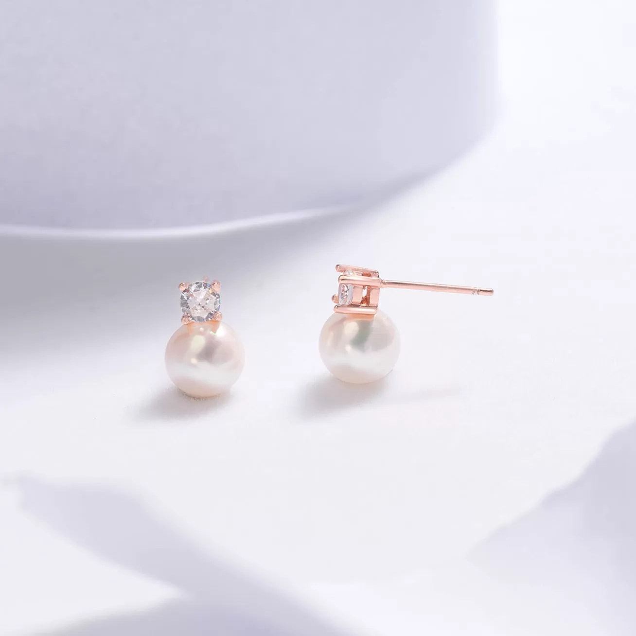 Elegant Freshwater Round Pearl Earrings WE00541