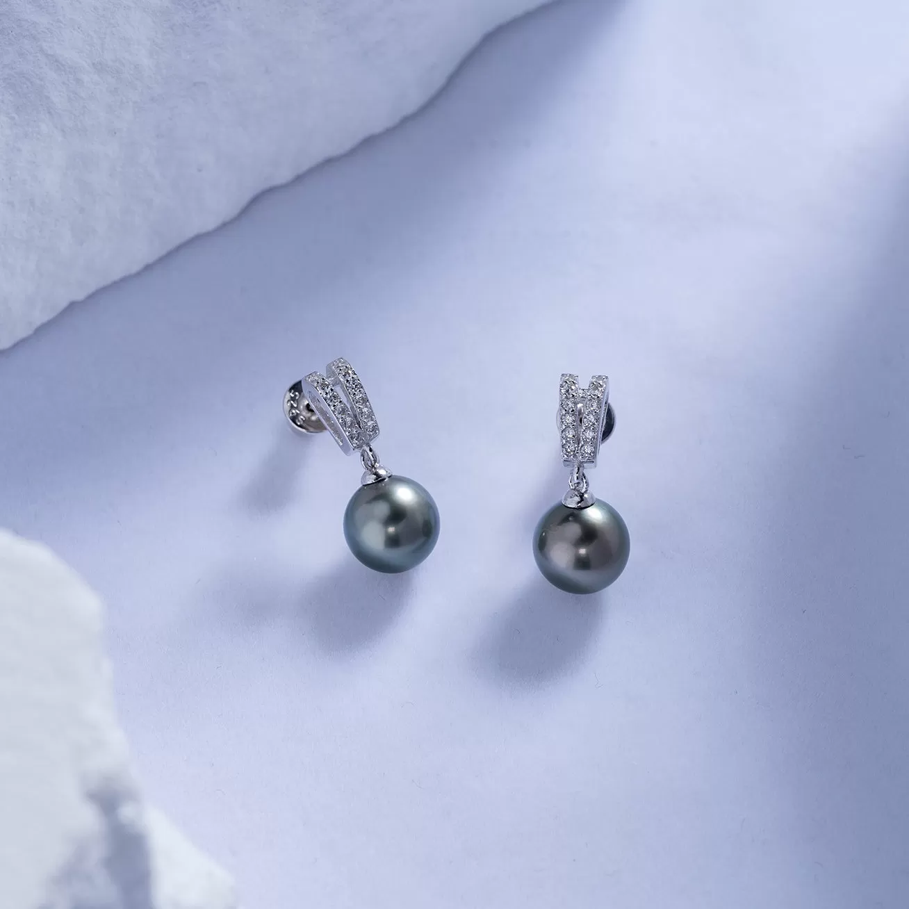 Elegant Saltwater Tahitian Pearl Earrings WE00182