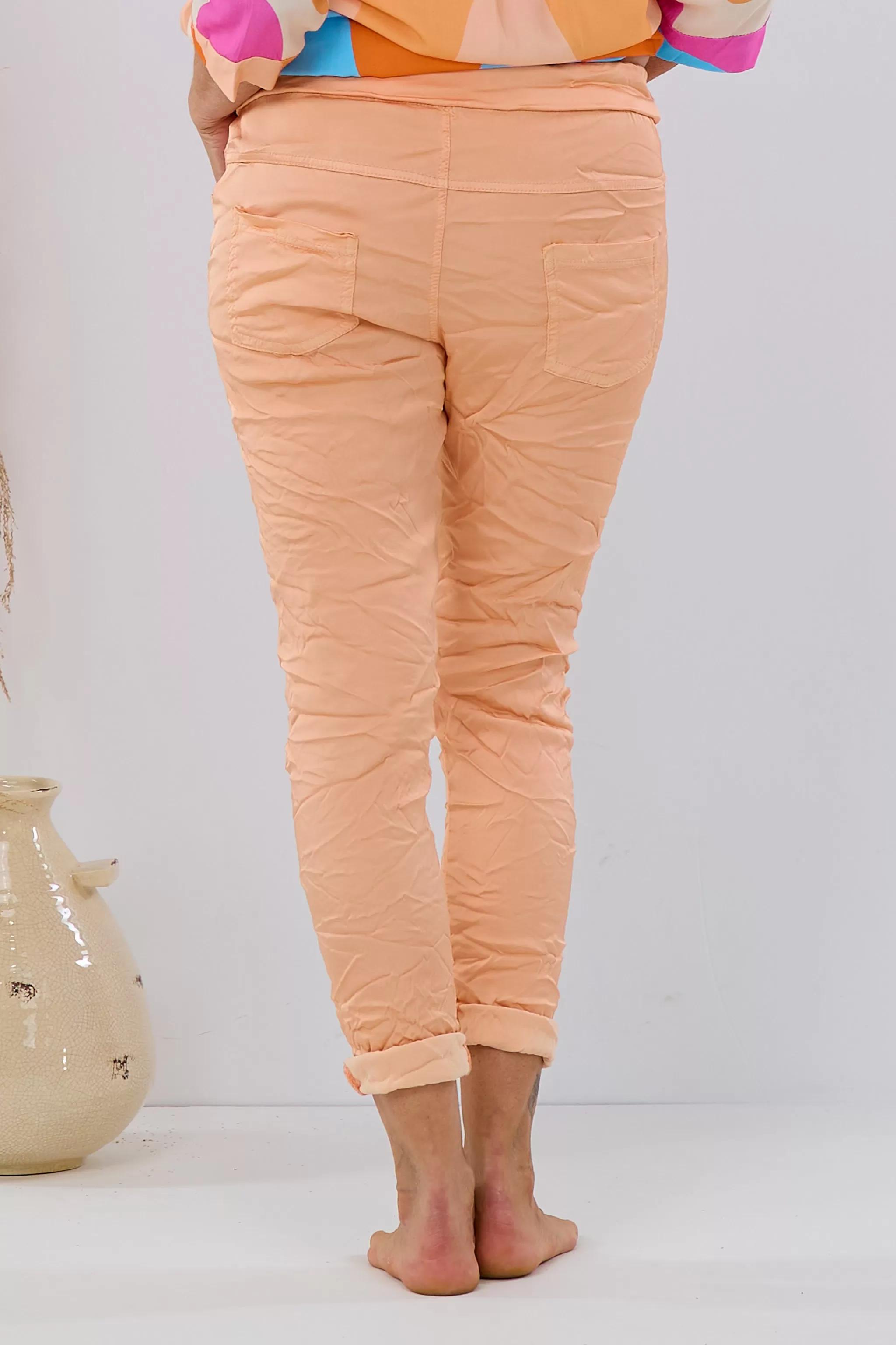 glänzende Schlupfhose im Knitterlook, apricot