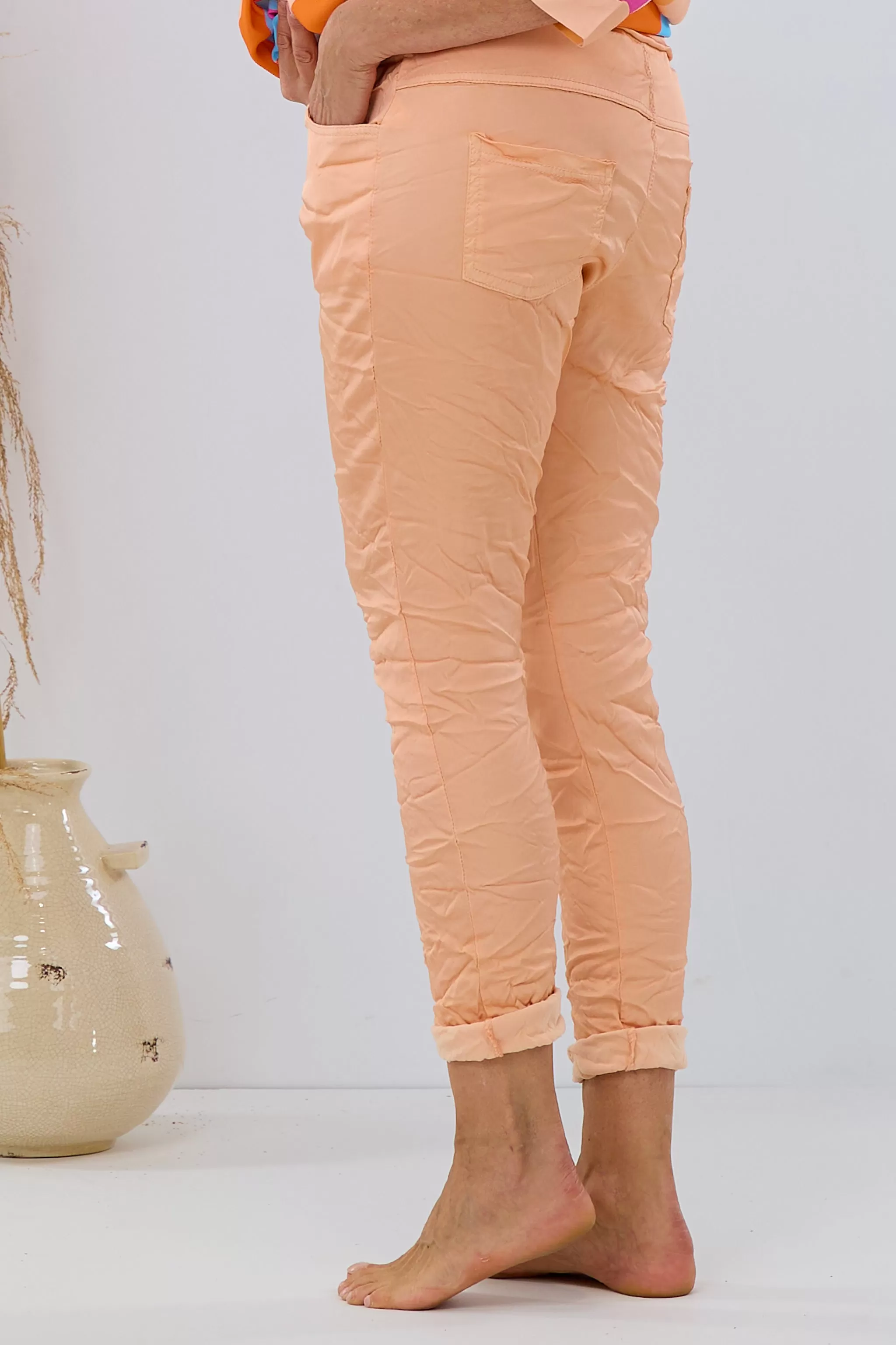 glänzende Schlupfhose im Knitterlook, apricot