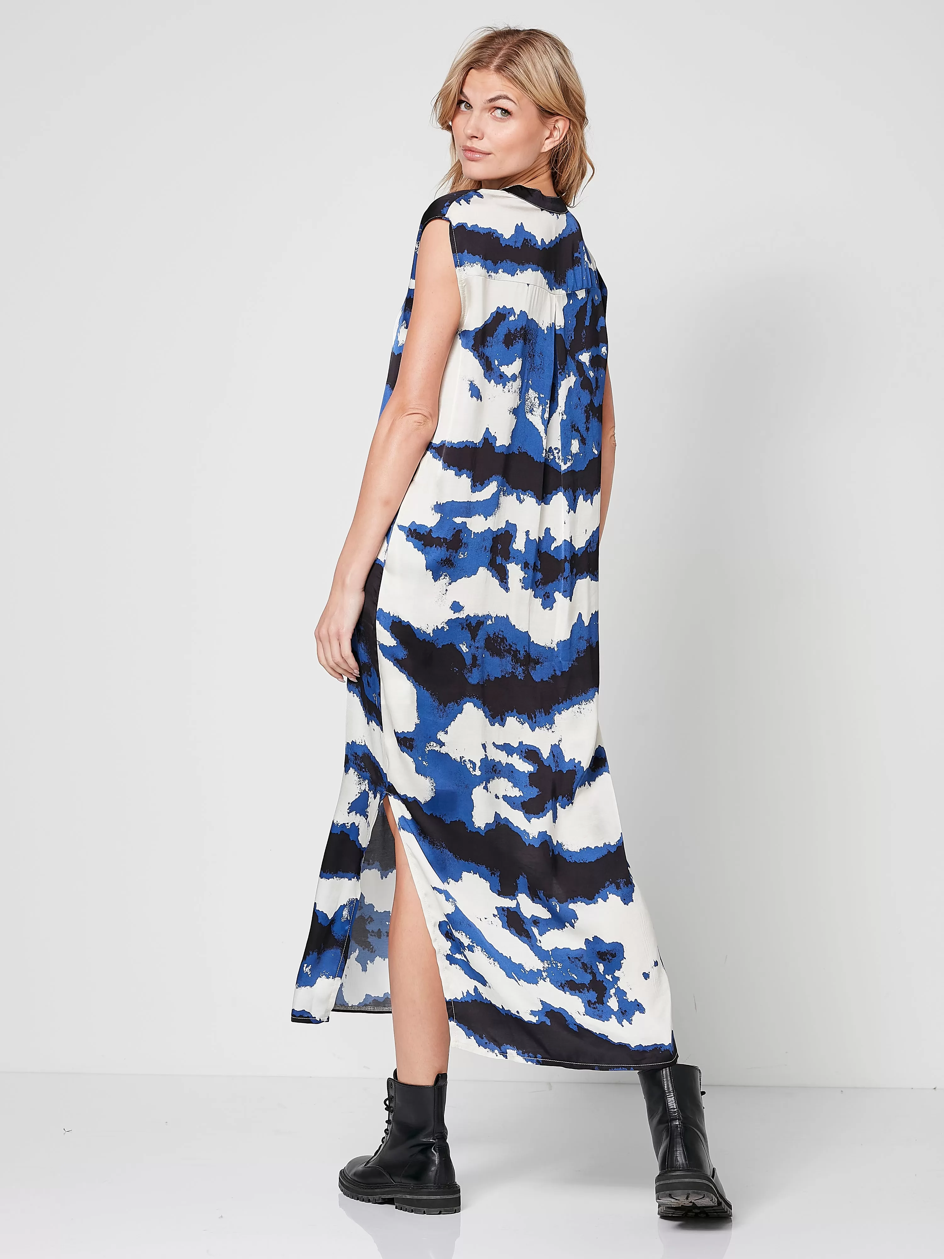 ODELINE Kleid mit Aufdruck - Royal Blue mix