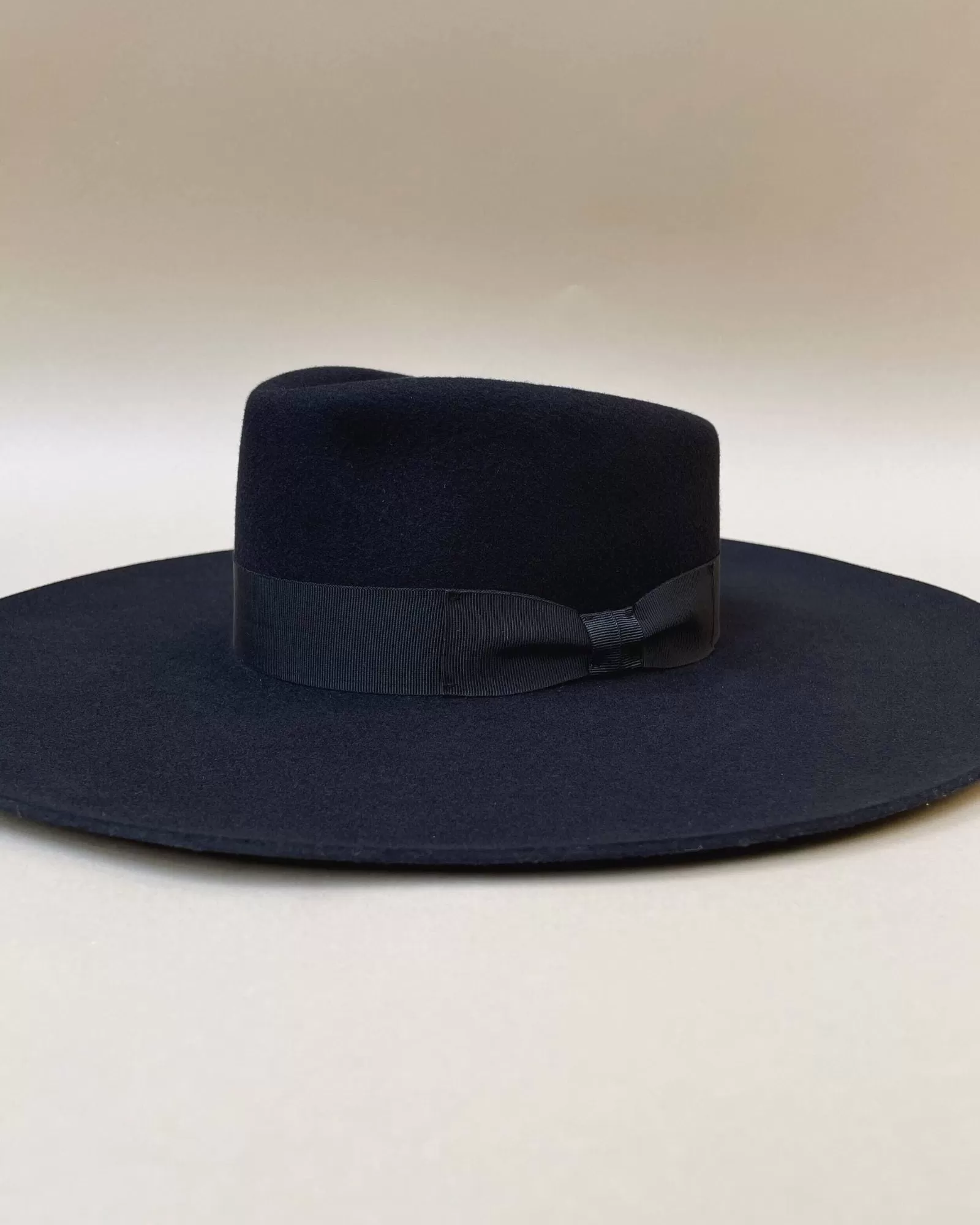 PAUL Wide Trim Bow Hat | Black