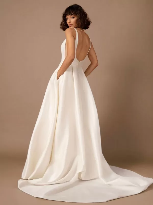 Simple Wedding Dress With Train Satin Fabric Strapless Sleeveless Pockets A-Line Bridal Gowns