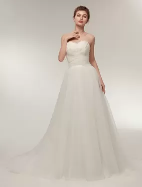 Strapless Wedding Dresses Ivory Sweetheart Neckline Bridal Gown Feathers Tulle Wedding Gown With Train