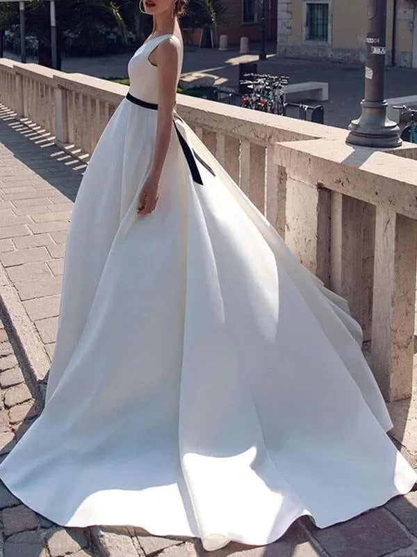 Vintage Wedding Dresses V Neck Sleeveless Sash Satin Fabric Floor Length Princess Silhouette Bridal Dress