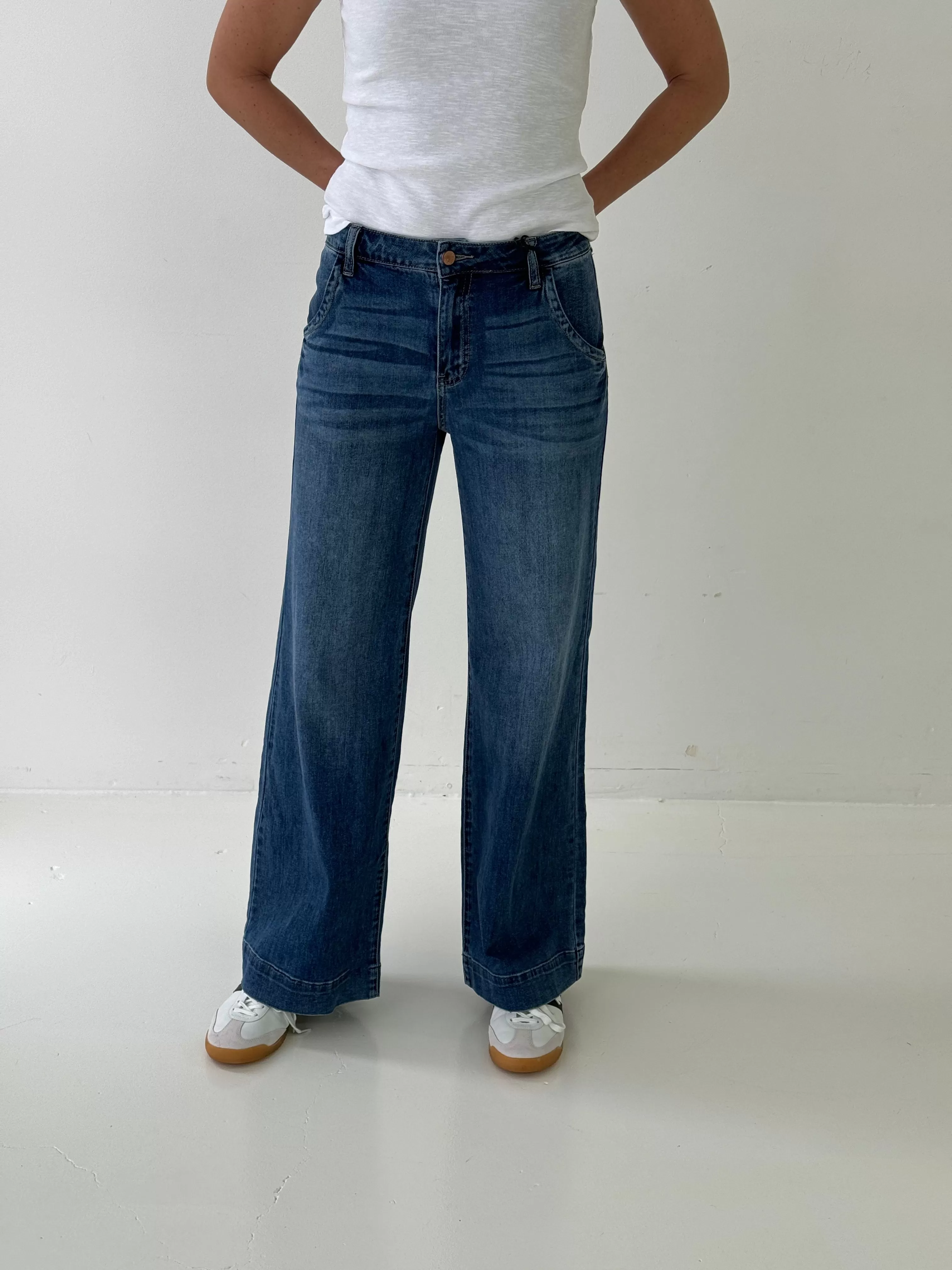 Wash Lab Daily Wide Leg Jeans in Washed Blue