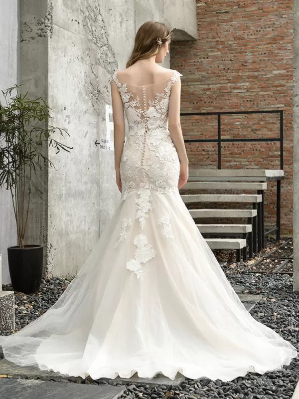 Wedding Dress Jewel Neck Sleeveless Natural Waist Lace Bridal Mermaid Dress With Train